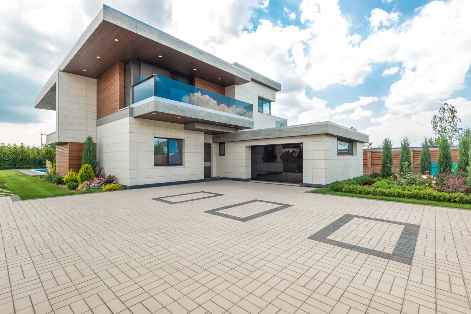 how much does a standard concrete driveway cost